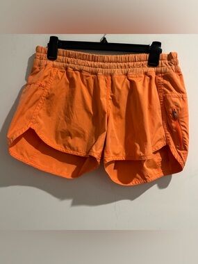 Lululemon Shorts Hotty Hot w/ 3.5” Inseam w/ Liner Gym Yoga  Fitness Waist 30”